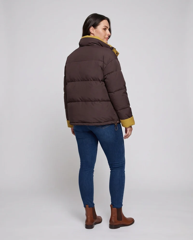 Damen kurze gepolsterte boxy Jacke mit Stehkragen und verdeckter Knopfleiste