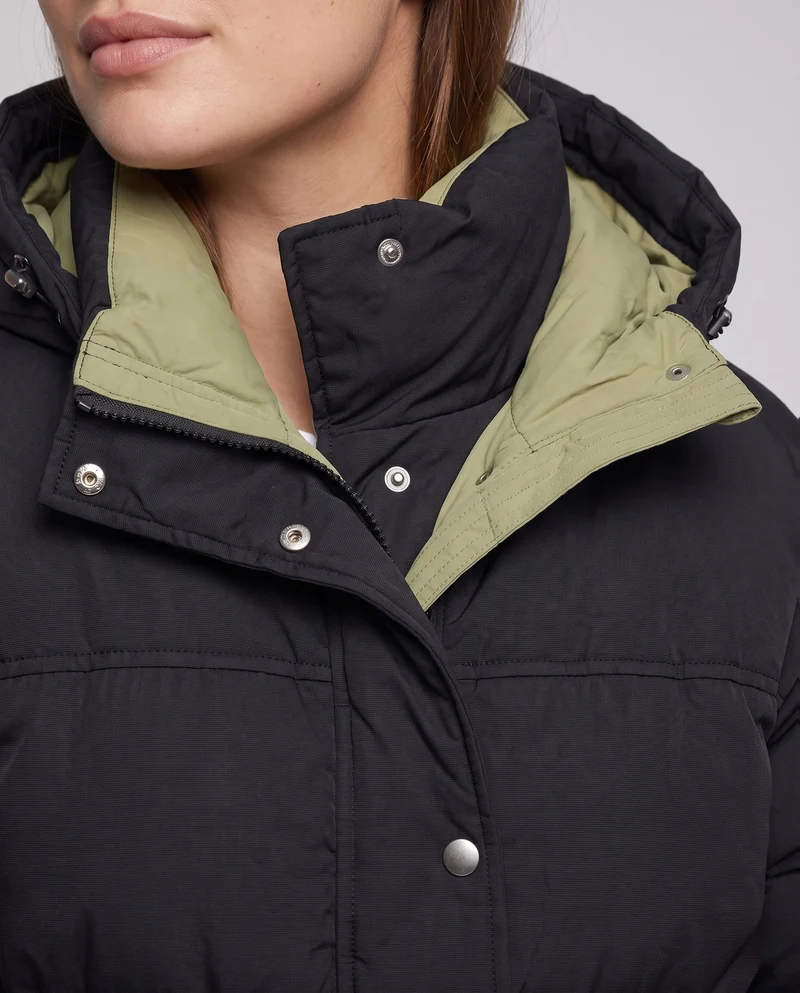 Damen kurze gepolsterte Stadt-Pufferjacke mit kontrastierendem Innenbesatz, Kapuze und isolierender Klimadämmung