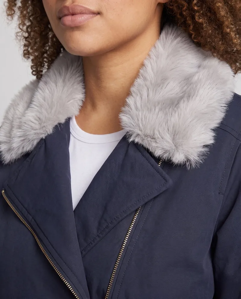 Damen kurze gepolsterte Winterjacke mit voluminösem Kunstfellkragen und winddichter Außenschale