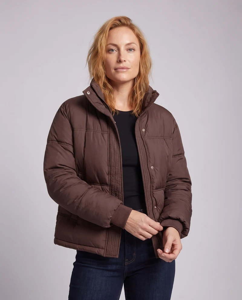 Damen kurze boxy Steppjacke mit ergonomischem Stehkragen und verdeckter Druckknopfblende