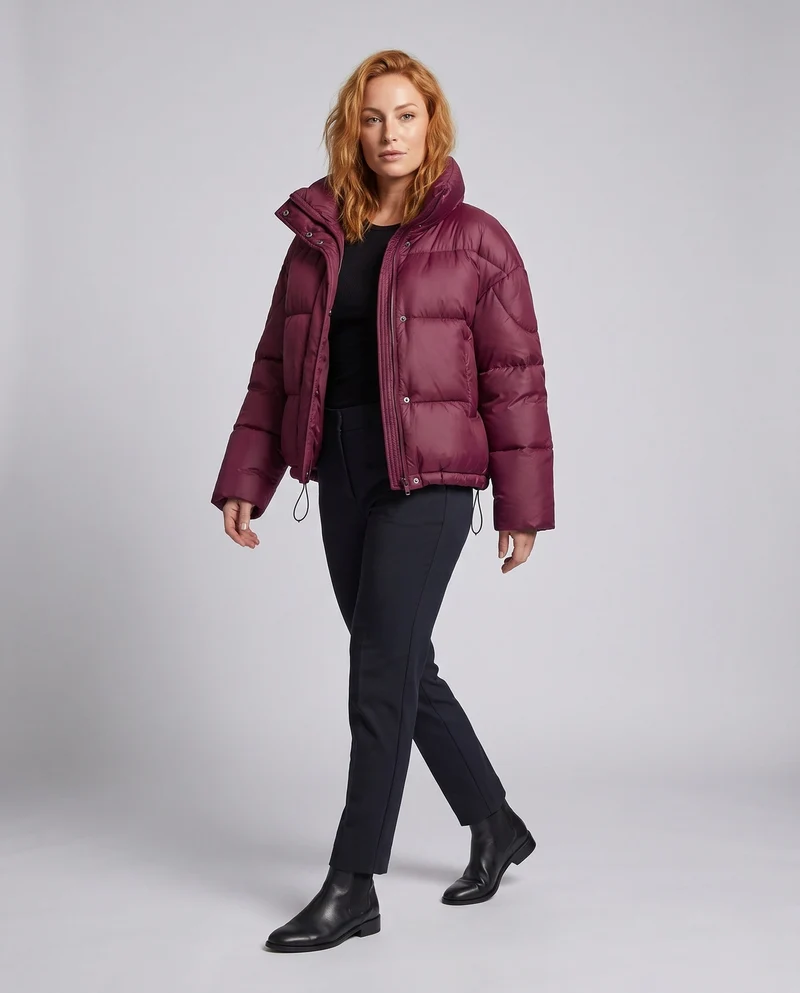 Damen Nan Short Boxy Puffer mit ergonomischer Kapuzenkragen, verstellbarem Saum und verdeckter Frontblende