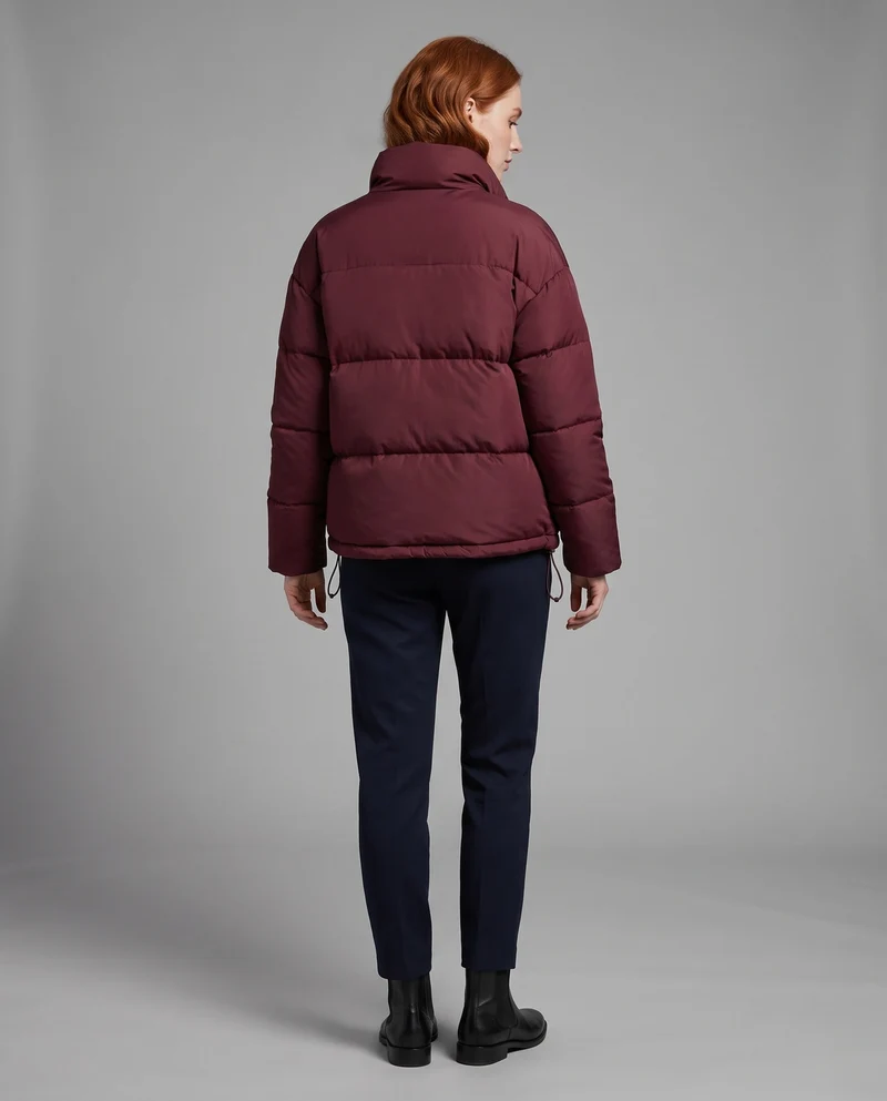 Damen Nan Short Boxy Puffer mit ergonomischer Kapuzenkragen, verstellbarem Saum und verdeckter Frontblende