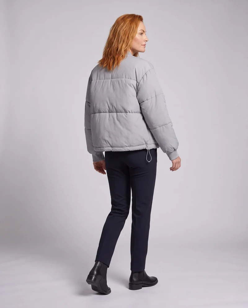 Damen kurze boxy gesteppte Jacke mit geradem Schnitt, verdecktem Reißverschluss und elastischen Bündchen