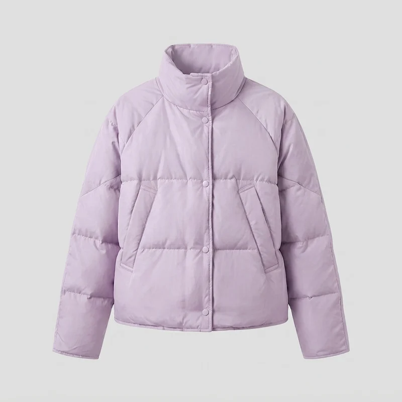 Damen kurze Cloud Pufferjacke im kastigen Schnitt mit quadratischer Steppung, hohem Stehkragen und verdeckter Druckknopfleiste