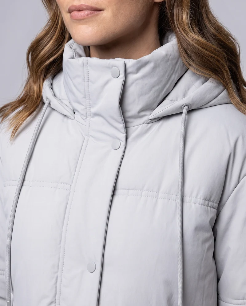 Damen kurze gesteppten Bluse mit Kapuze und Teddy-Innenkragen, verdecktem zweigängigem Reißverschluss und verstellbarem Saum
