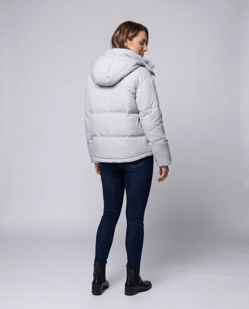 Damen kurze gesteppten Bluse mit Kapuze und Teddy-Innenkragen, verdecktem zweigängigem Reißverschluss und verstellbarem Saum