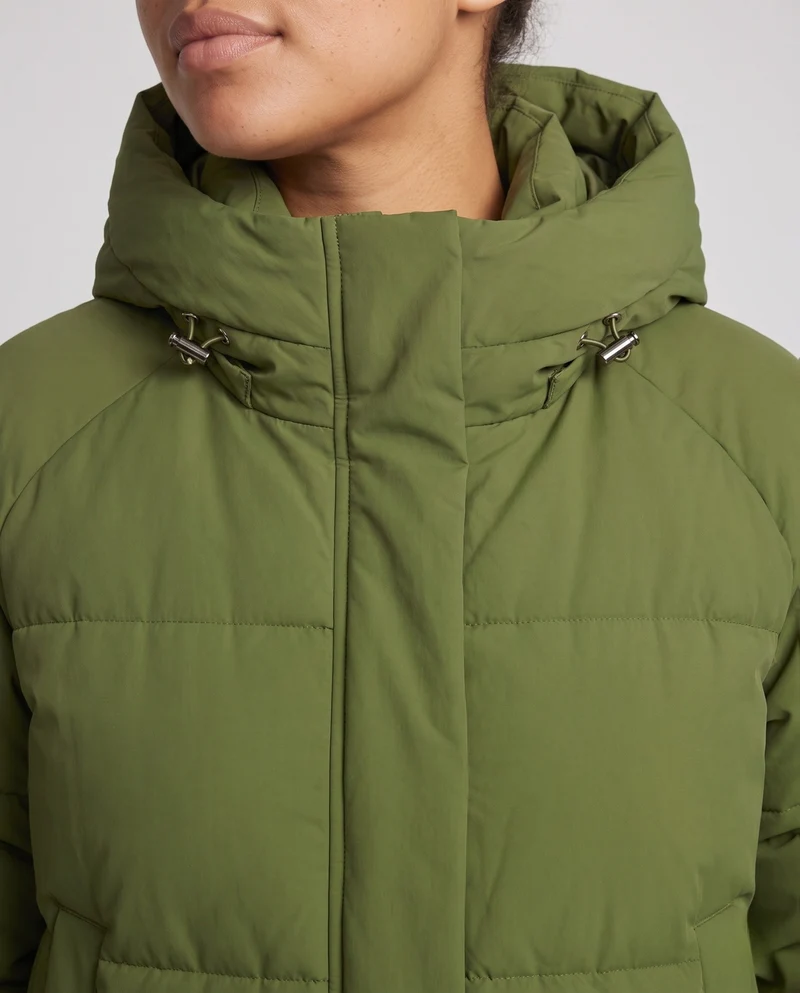 Damen kurze gesteppte Kapuzenparka mit leichtem thermischen Futter, quadratischer Steppung und verstellbarem Kordelzugsaum