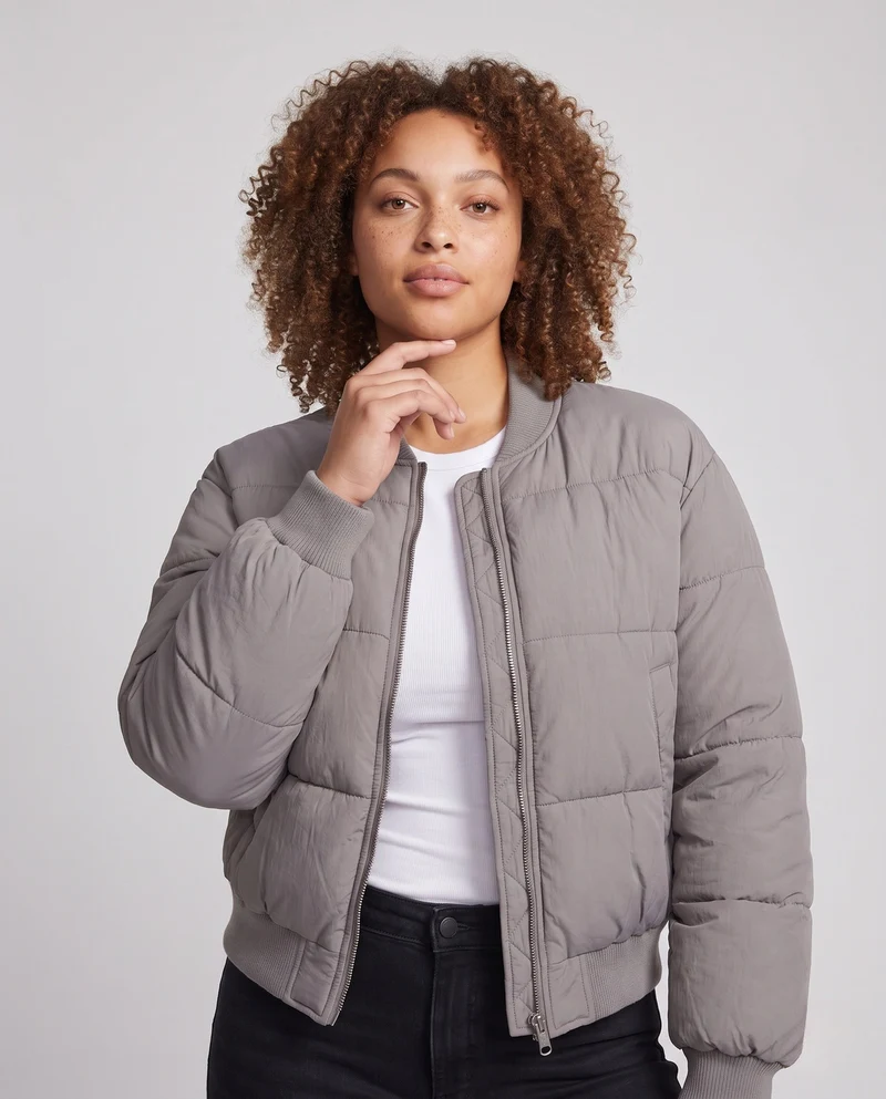 Damen kurze gesteppte Puffer-Bomberjacke mit thermischer Füllung, geripptem Kragen und verdecktem Reißverschluss