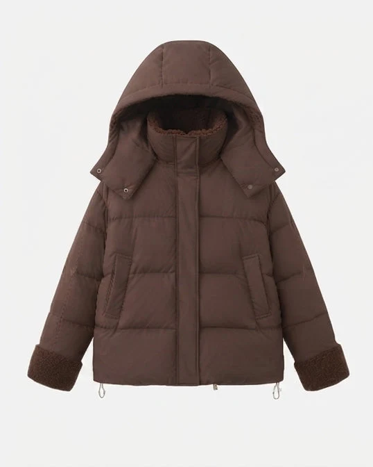 Damen kurze gesteppte reisefreundliche Winterparka mit Teddyabschlüssen, verstaubarem Kapuze und geräumigen Seitentaschen