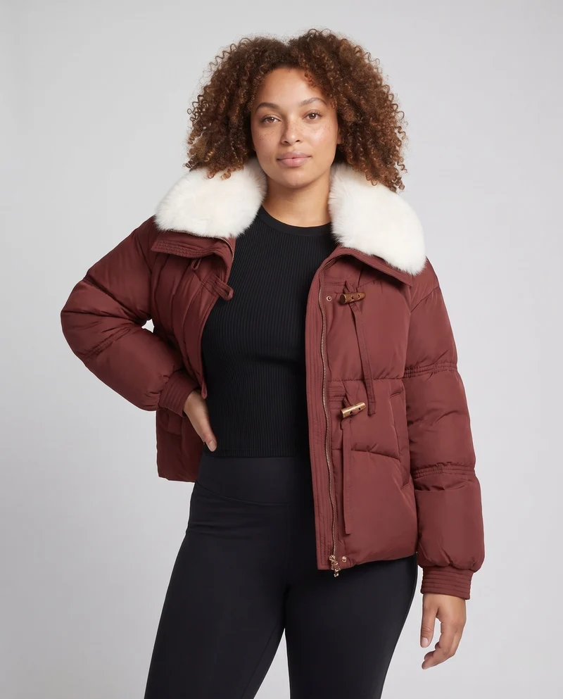 Damen kurze gesteppte Winterkurzparka mit weichem Kunstfellkragen und Knebelverschlüssen