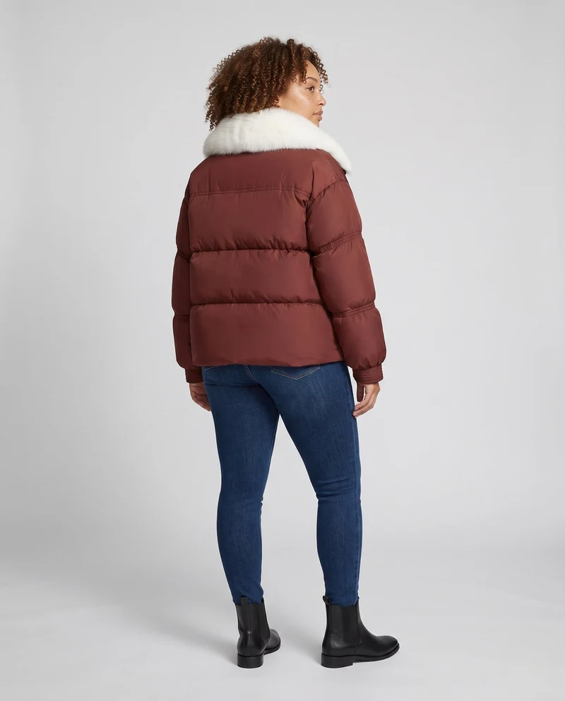 Damen kurze gesteppte Winterkurzparka mit weichem Kunstfellkragen und Knebelverschlüssen