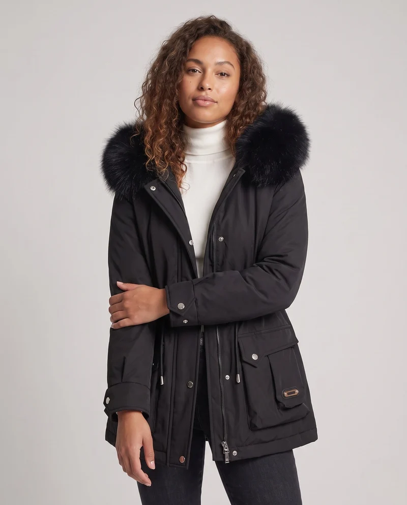 Damen kurze isolierte Utility-Parka mit modularen Cargo-Taschen und voluminösem Fellkragen