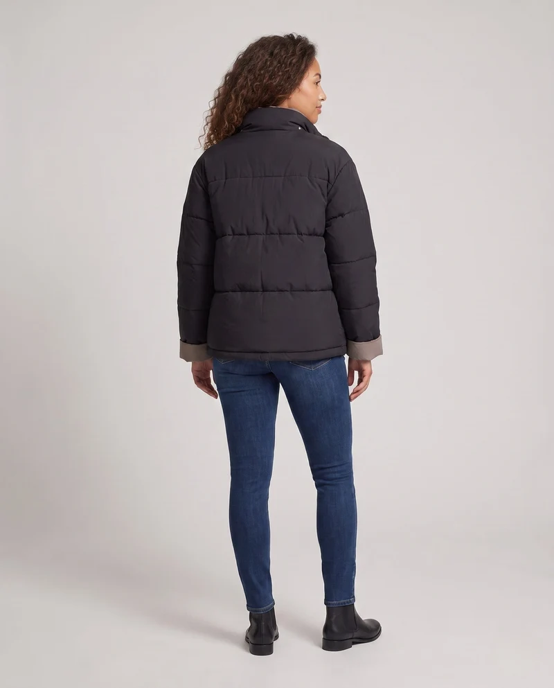 Damen kurze oversized wendbare Pufferjacke mit kontrastierendem Innenrand und Kordelzugsaum