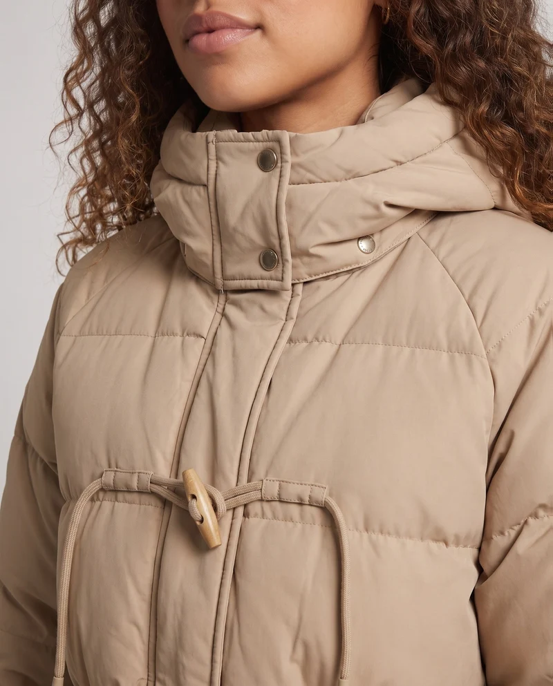 Damen kurze oversized Winterparka mit voluminöser Thermo-Dämmung, hohem Stehkragen und extra großen Klappentaschen