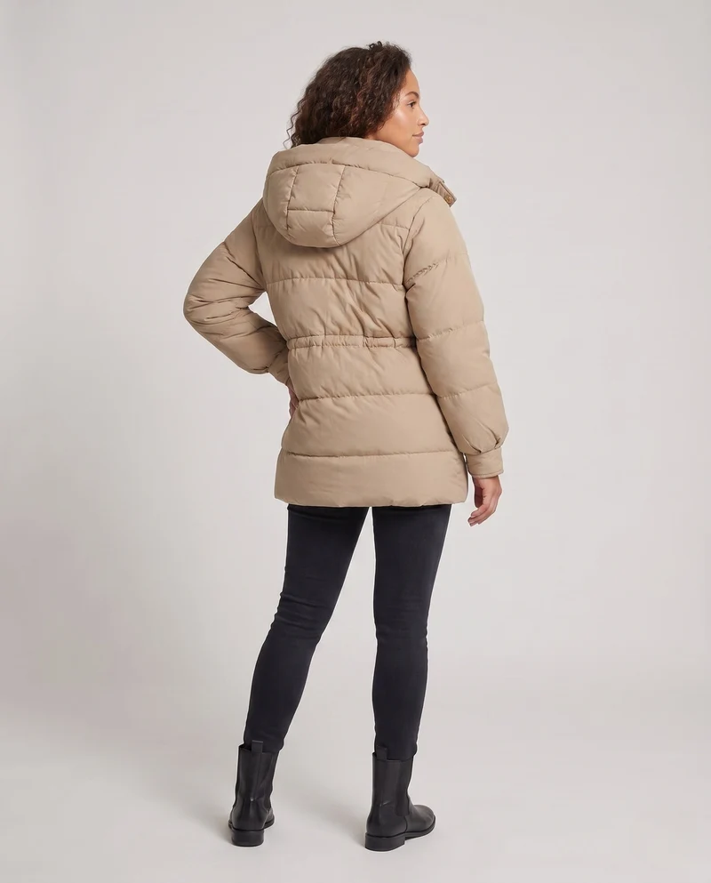 Damen kurze oversized Winterparka mit voluminöser Thermo-Dämmung, hohem Stehkragen und extra großen Klappentaschen