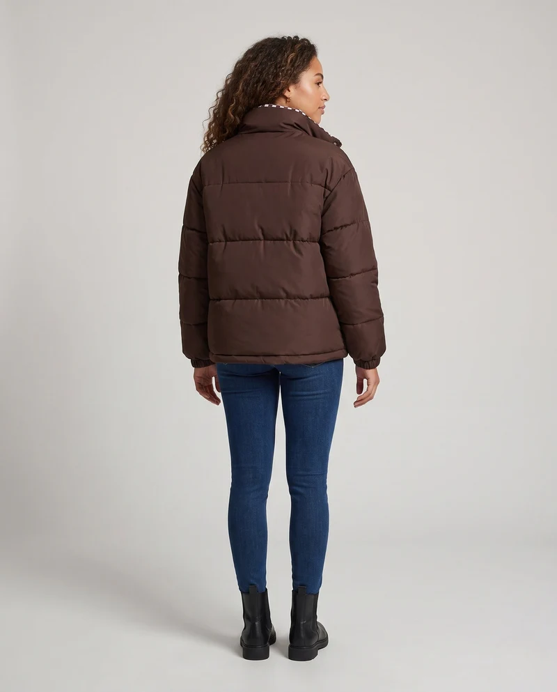 Damen kurze thermische Pufferjacke mit kariertem Wendefutter und hohem Stehkragen