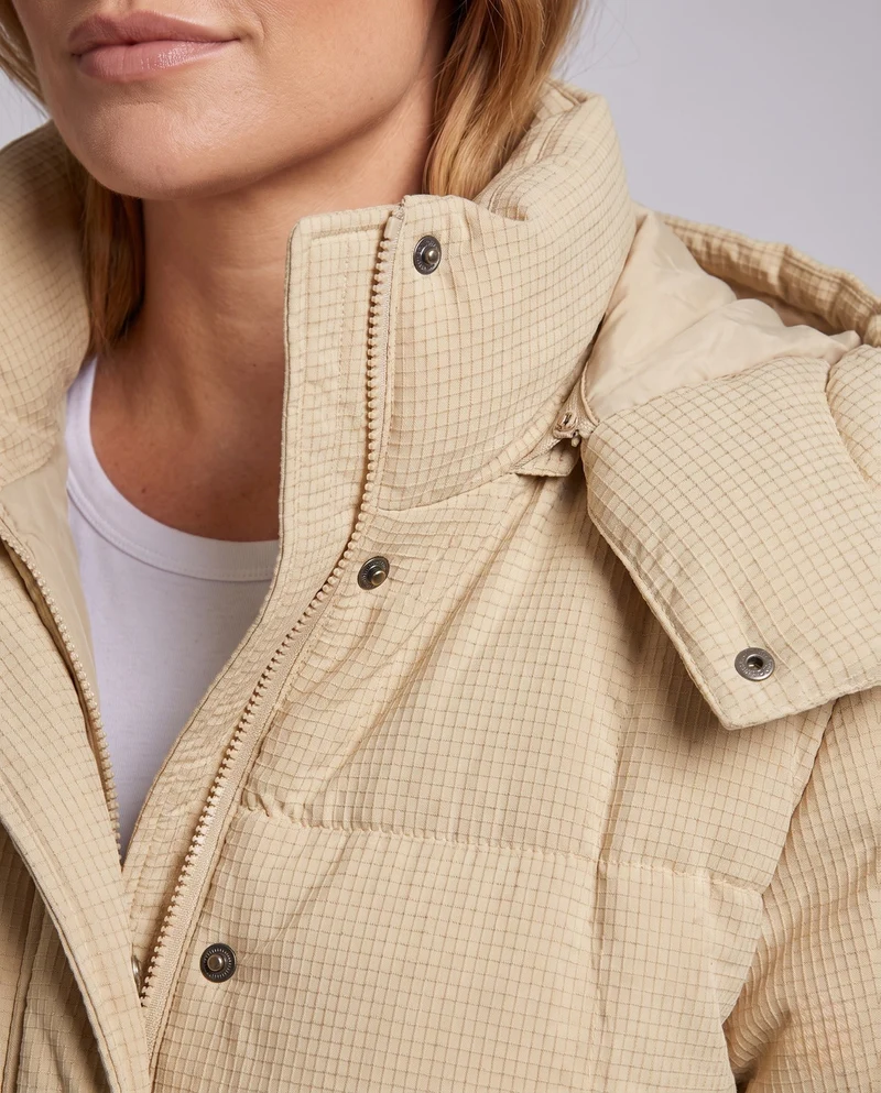 Damen kurze Thermo-Pufferjacke mit strukturiertem Mikrokaro-Stepp und ergonomischem Kapuzenkragen