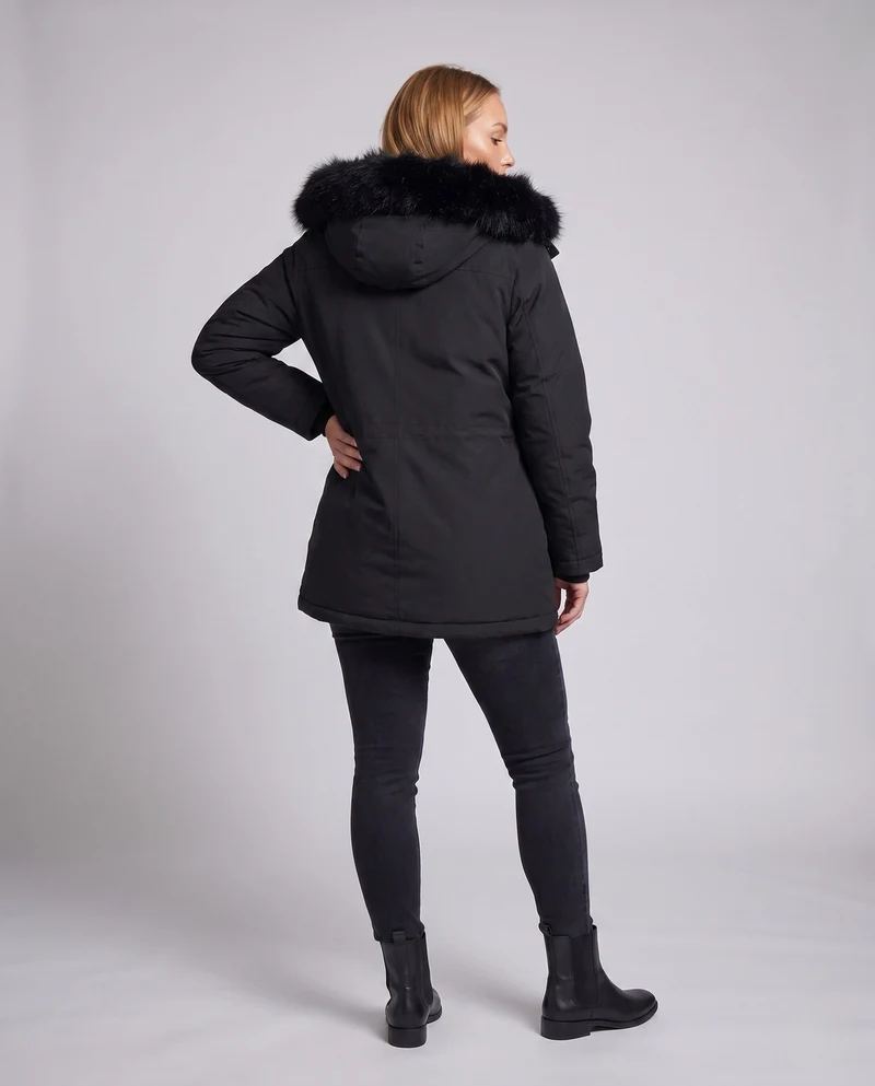 Damen kurze thermisch isolierte Kapuzenparka im boxy Schnitt mit abnehmbarem Kunstfellbesatz und multifunktionalen Taschen