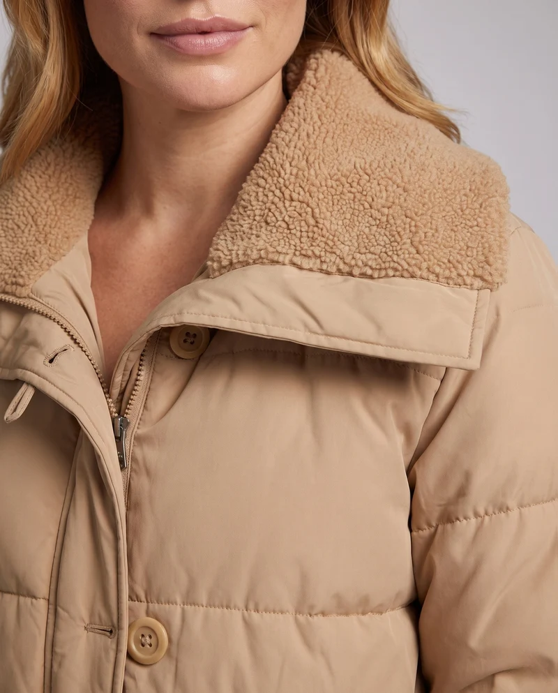 Damen Nan Short thermisch isolierte gesteppte Jacke mit Sherpa Schalkragen und großen Klappentaschen