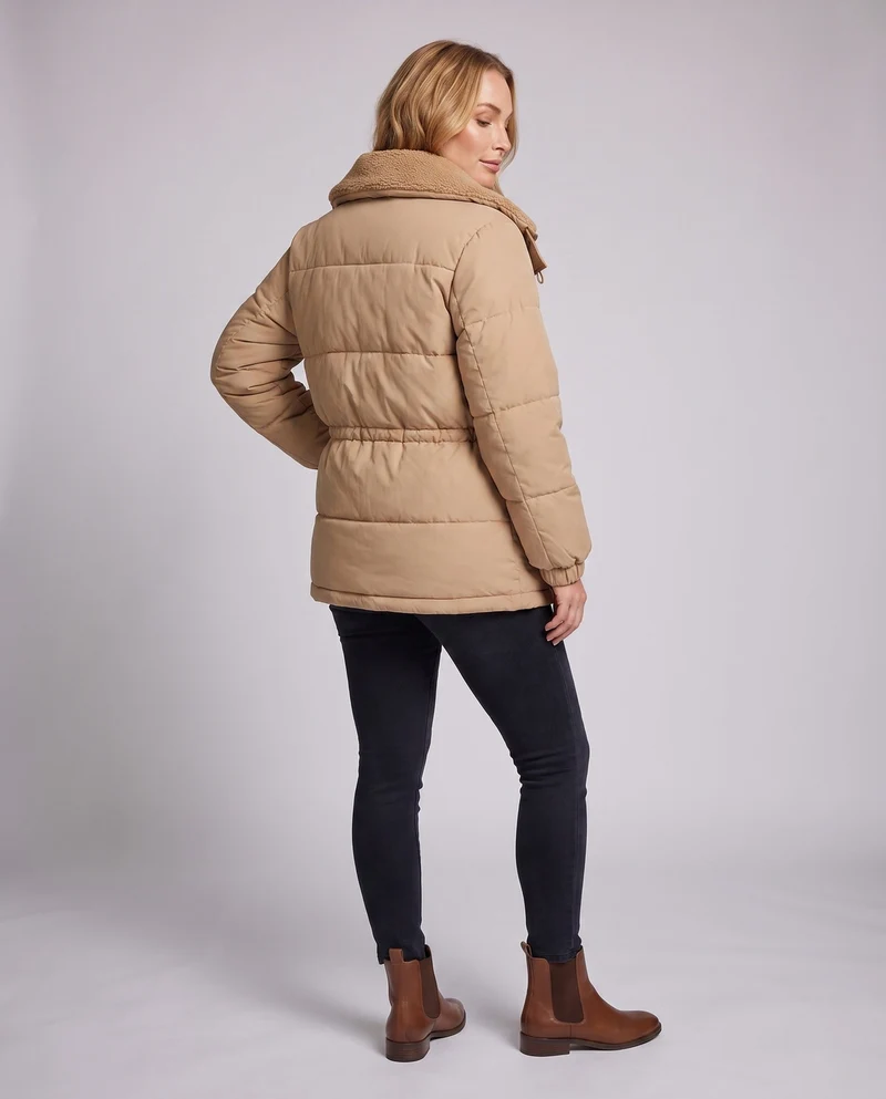 Damen Nan Short thermisch isolierte gesteppte Jacke mit Sherpa Schalkragen und großen Klappentaschen