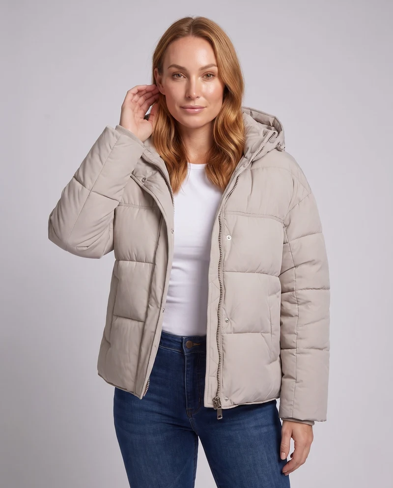 Damen kurze ultra-leichte Stadt-Pufferjacke mit ergonomischer Kapuze, Zwei-Wege-Reißverschluss und versteckten Seitentaschen