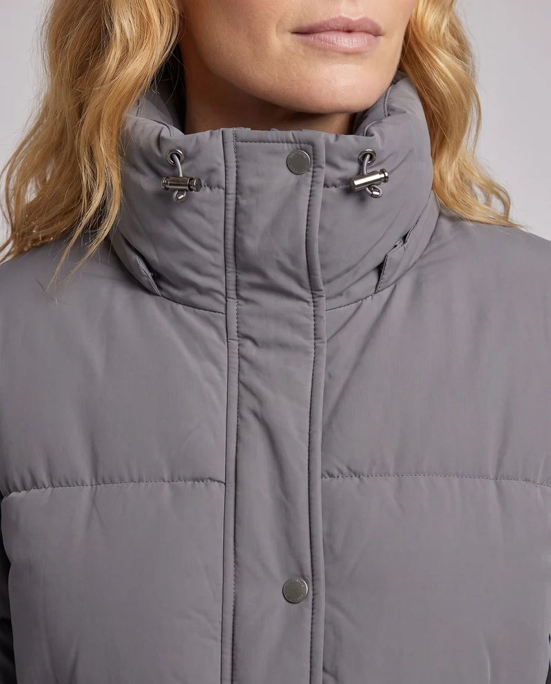 Damen Nan Kurz Urban Steppjacke mit Kapuzeneinsatz, aufgesetzten Taschen und weicher thermischer Innenauskleidung