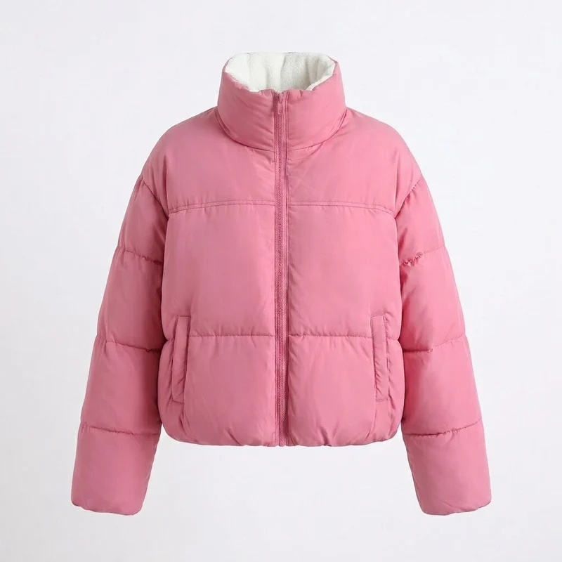 Damen kurze gepolsterte boxy Pufferjacke mit zweilagigem Stehkragen und verdecktem Reißverschluss.