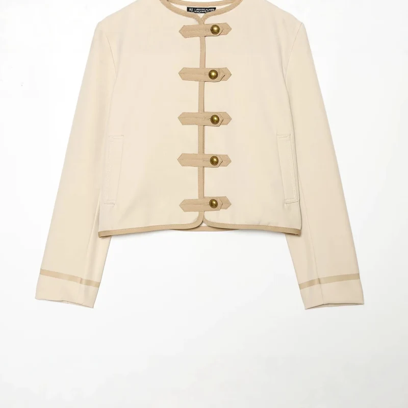 Damen Kurze taillierte Jacke mit Mandarinkragen und dekorativen Laschen Drune