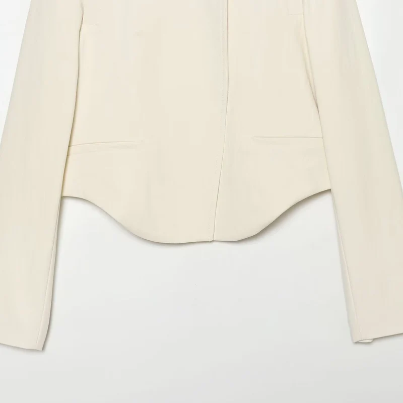 Damen Kurze Tailleurjacke mit Stehkragen, asymmetrischem Saum und Nahttaschen Drune