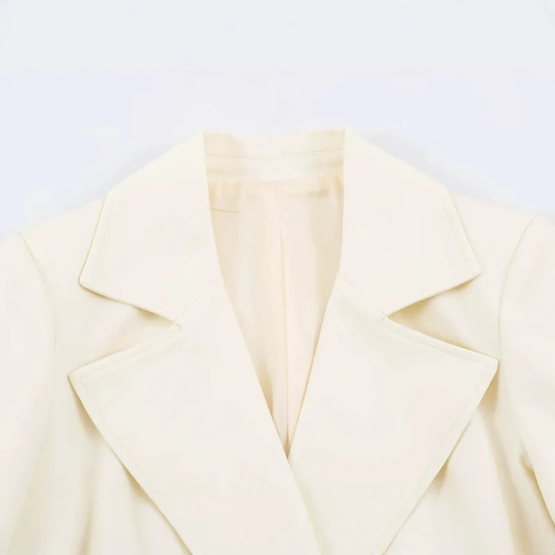 Damen Kurzblazer im Boxy‑Schnitt mit übergroßem Revers und Doppelreiher Drune