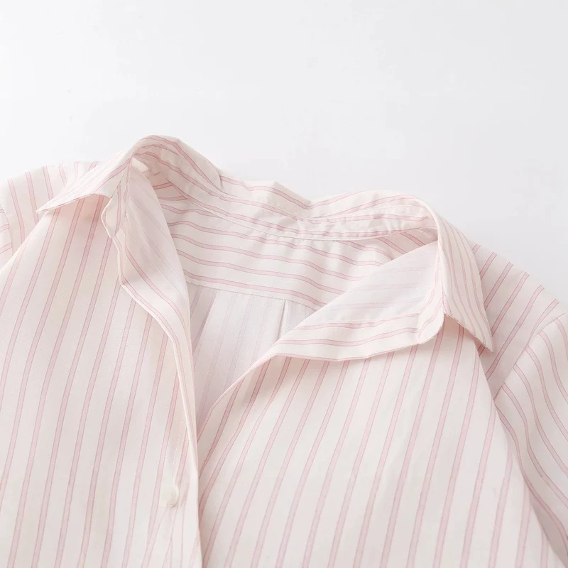 Damen Locker sitzende Hemdbluse mit tiefem V-Ausschnitt und verlängertem Rückensaum Drune