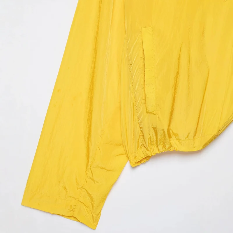 Damen Leichte Cropped-Windjacke mit hohem Stehkragen und Tunnelzug Drune