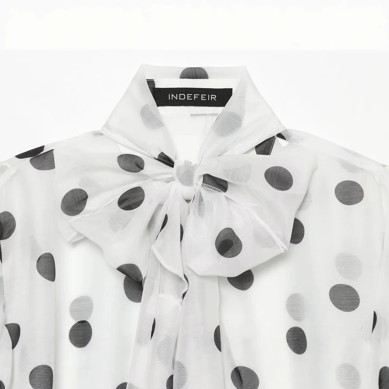 Damen Leichte Chiffonbluse mit Volants, Schleifenkragen und Pünktchenprint Drune