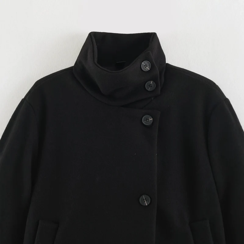 Damen Kurzjacke im Boxy‑Schnitt mit hochschließendem Schlauchkragen und asymmetrischer Knopfleiste Drune