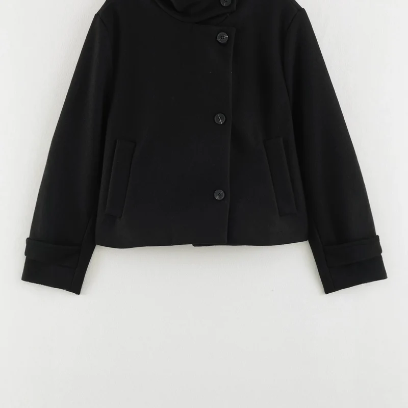 Damen Kurzjacke im Boxy‑Schnitt mit hochschließendem Schlauchkragen und asymmetrischer Knopfleiste Drune