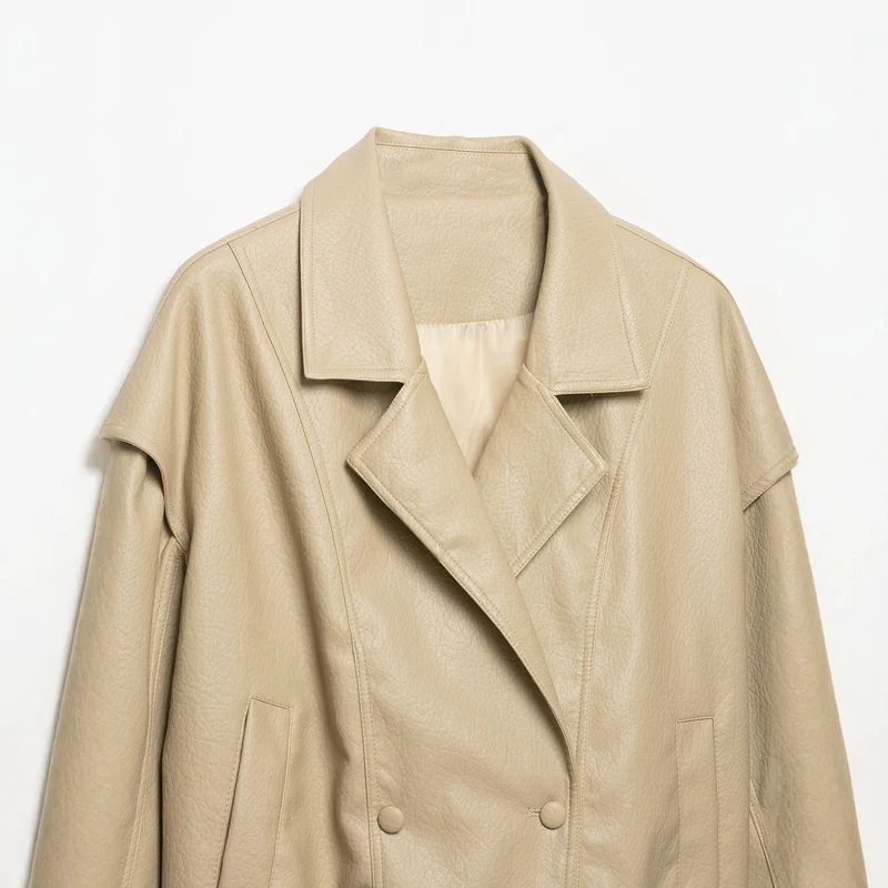 Damen Kurzjacke aus Kunstleder mit breitem Revers und gerafftem Saum Drune