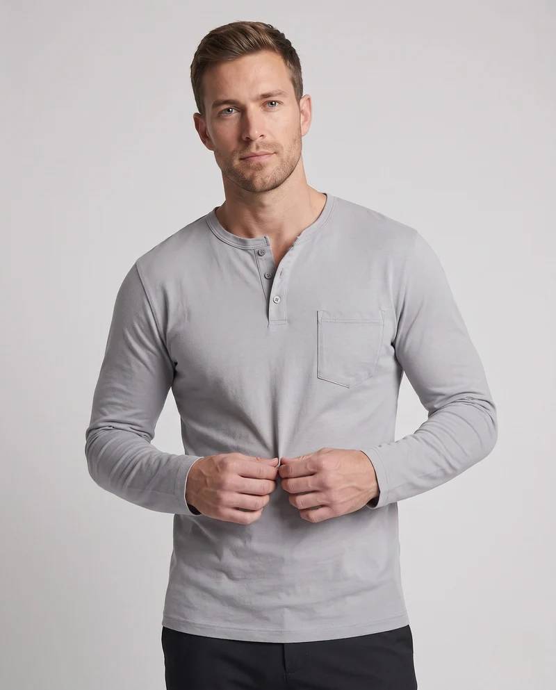 Herren Langarm-Henley-Shirt mit Brusttasche und dezenter Knopfleiste