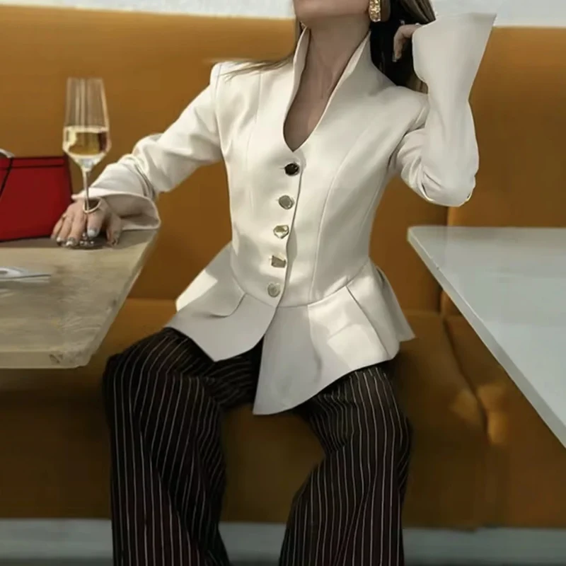 Damen Taillierter Peplum‑Blazer mit Stehkragen und dekorativer Knopfleiste Drune