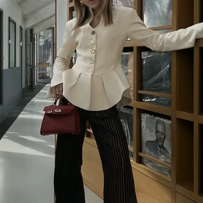 Damen Taillierter Peplum‑Blazer mit Stehkragen und dekorativer Knopfleiste Drune