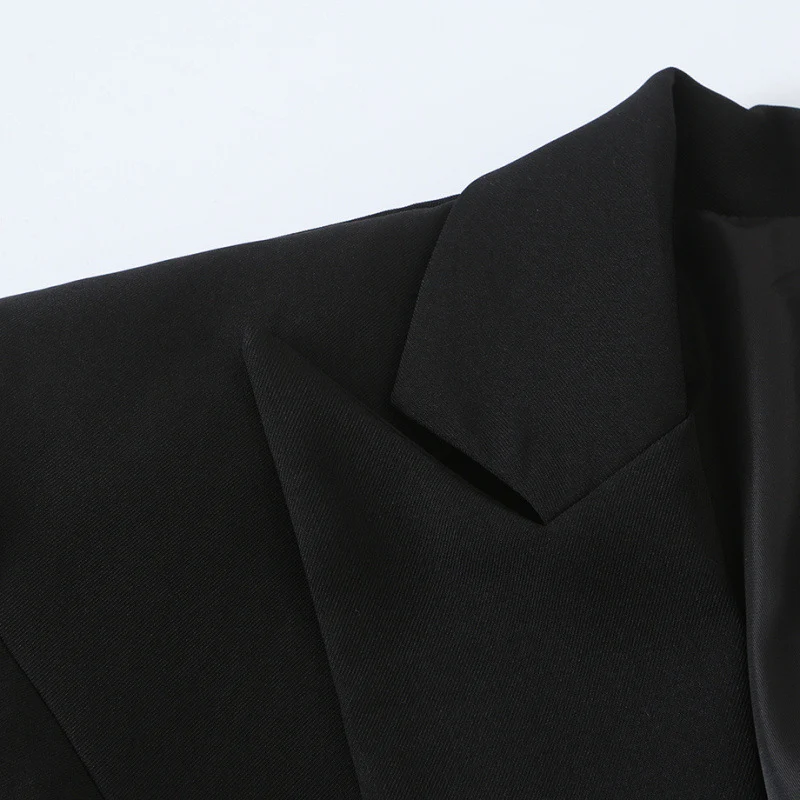 Damen Taillierter Kurzblazer mit asymmetrischem Schmuckknopf und Pattentaschen Drune