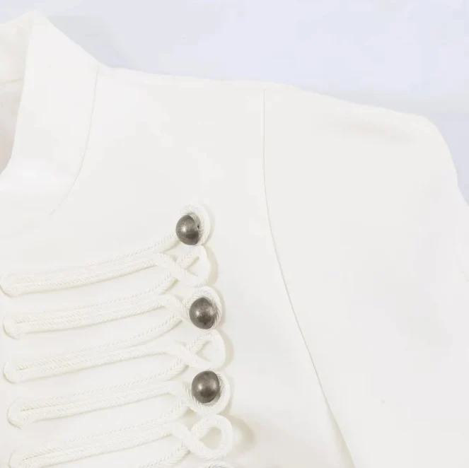 Damen Taillierter Cropped‑Blazer mit militärischer Galonverzierung und Stehkragen Drune