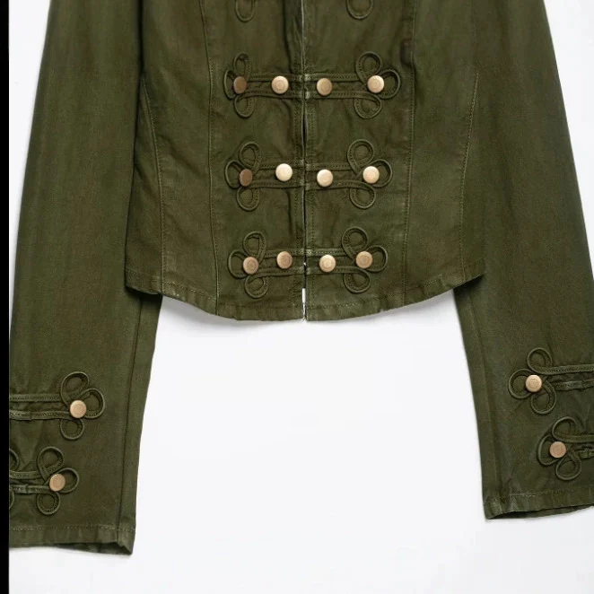 Damen Taillierte Cropped‑Militärjacke mit Zierknopfleiste und Stehkragen Drune