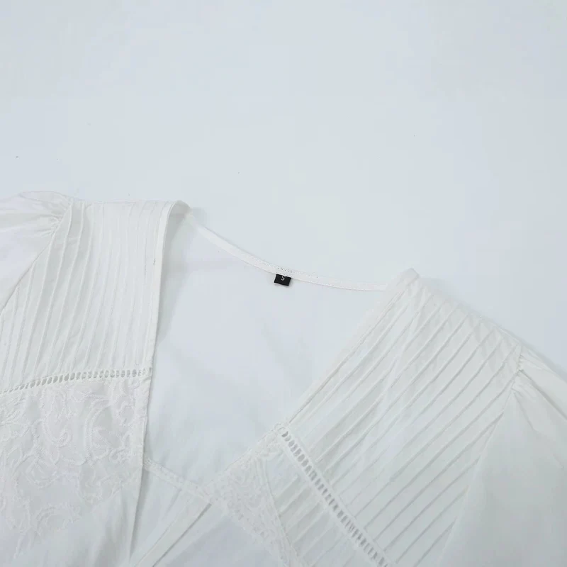 Damen Bestickte V‑Ausschnitt Bluse mit Kellerfaltenpasse und Ballonärmeln Drune
