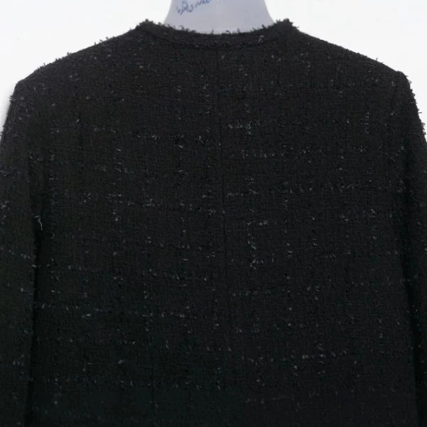 Damen Kurztaillierte Bouclé‑Tweed‑Kastenjacke mit runden Kanten, goldenen Zierknöpfen und aufgesetzten Taschen Drune