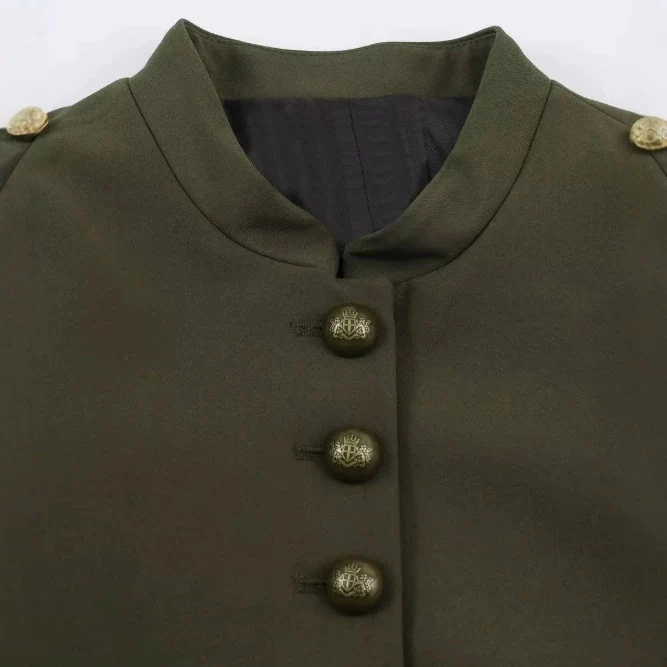 Damen Kurzjacke im Militärlook mit Stehkragen, goldenen Epauletten und dekorativen Zierknöpfen Drune