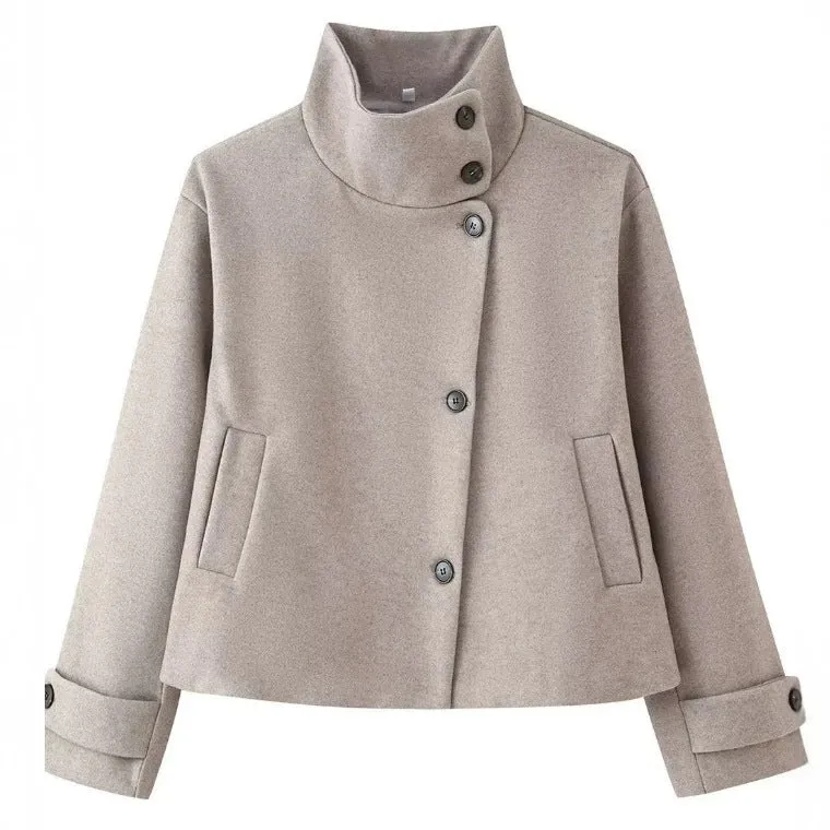 Damen Kurzjacke im Boxy‑Cut mit hohem Stehkragen und Hornknöpfen Drune