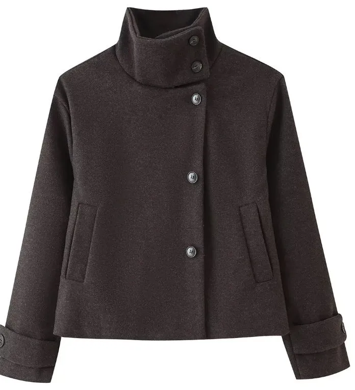 Damen Kurzjacke im Boxy‑Cut mit hohem Stehkragen und Hornknöpfen Drune