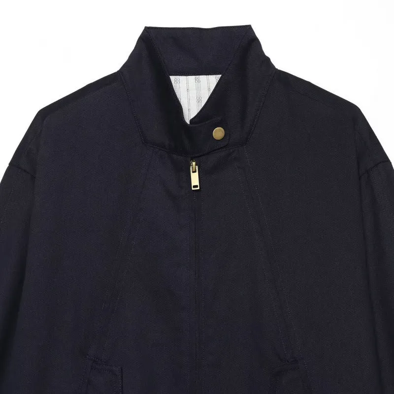 Damen Kurzes Blousonjacke im Clean‑Look mit Stehkragen, goldfarbenen Beschlägen und kontrastierenden Manschetten Drune