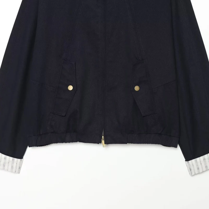Damen Kurzes Blousonjacke im Clean‑Look mit Stehkragen, goldfarbenen Beschlägen und kontrastierenden Manschetten Drune
