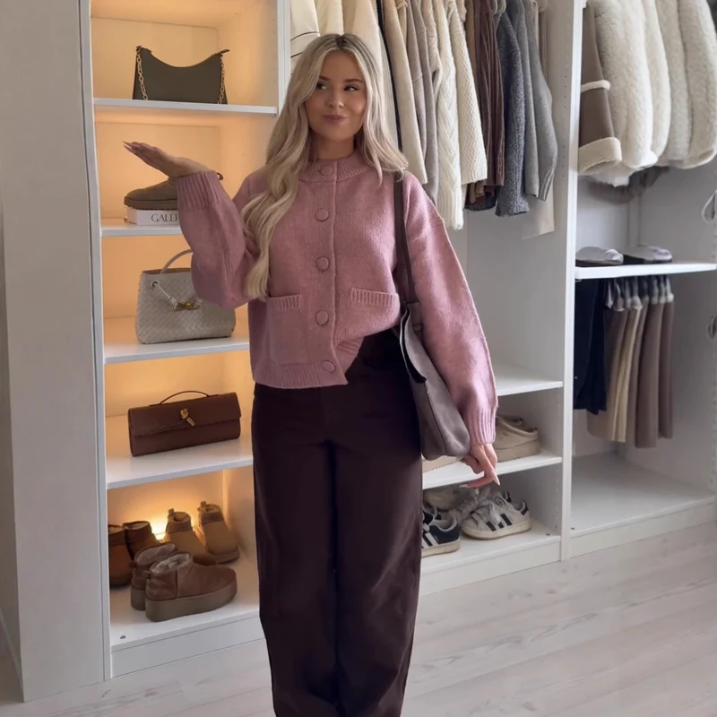 Damen 200+ Oversize Strickcardigan mit Rundhalsausschnitt, bezogenen Knöpfen und aufgesetzten Taschen Drune